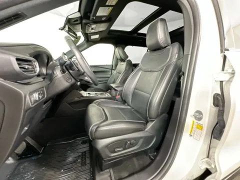 More photos of 2022 Ford Explorer ST at AutoMax Marlborough, MA