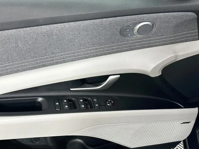 2024 Hyundai Elantra Limited - Photo 26