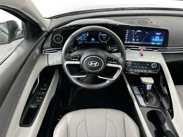 2024 Hyundai Elantra Limited - Photo 11