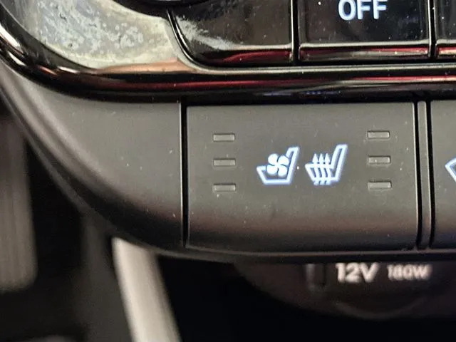2024 Hyundai Elantra Limited - Photo 18