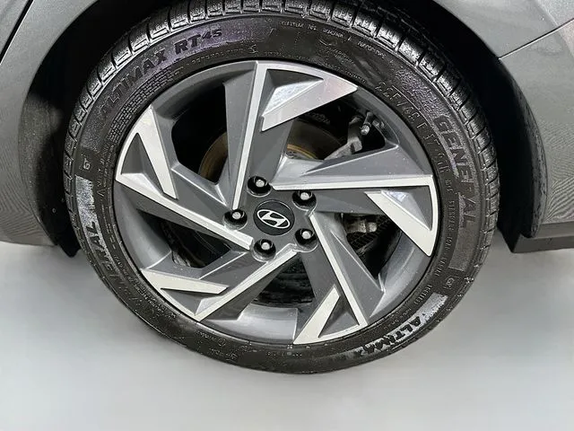 2024 Hyundai Elantra Limited - Photo 32