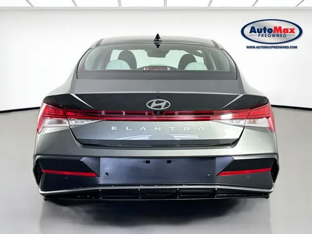 2024 Hyundai Elantra Limited - Photo 8