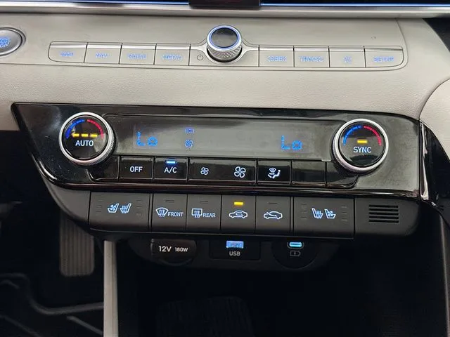 2024 Hyundai Elantra Limited - Photo 15