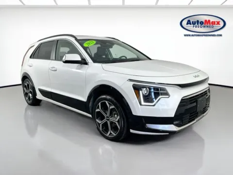 White 2023 Kia Niro EX Touring for sale in Marlborough, MA