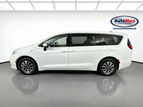 More photos of 2023 Chrysler Pacifica Hybrid Touring L at AutoMax Marlborough, MA