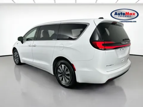 More photos of 2023 Chrysler Pacifica Hybrid Touring L at AutoMax Marlborough, MA