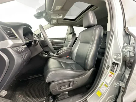 More photos of 2019 Toyota Highlander XLE at AutoMax Marlborough, MA
