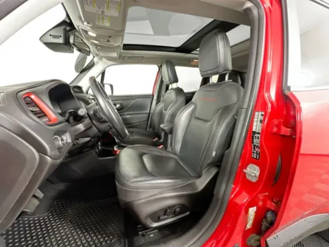 More photos of 2018 Jeep Renegade Trailhawk at AutoMax Marlborough, MA
