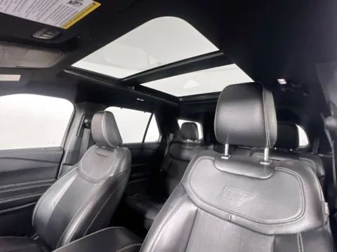More photos of 2022 Ford Explorer ST at AutoMax Marlborough, MA