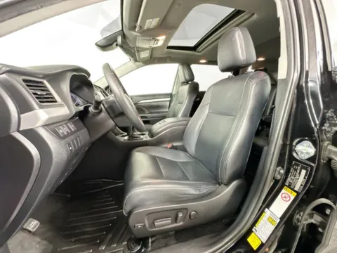 More photos of 2019 Toyota Highlander XLE at AutoMax Marlborough, MA