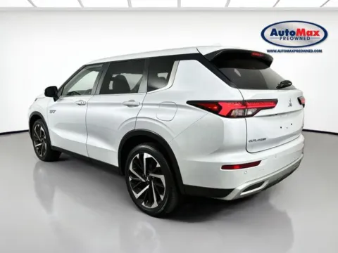More photos of 2024 Mitsubishi Outlander PHEV SE at AutoMax Marlborough, MA