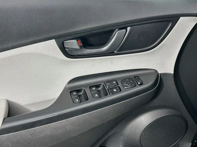 2023 Hyundai Kona SEL - Photo 22