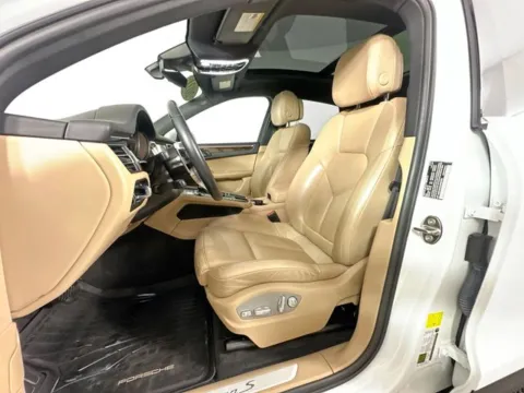 More photos of 2021 Porsche Macan S at AutoMax Marlborough, MA