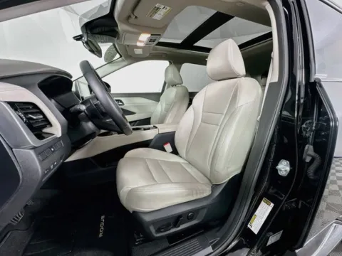 More photos of 2023 Nissan Rogue SL at AutoMax Marlborough, MA