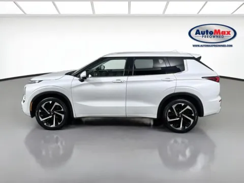 More photos of 2022 Mitsubishi Outlander SEL at AutoMax Marlborough, MA