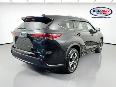 Photos of 2022 Toyota Highlander XLE for sale in Marlborough, MA at AutoMax Marlborough