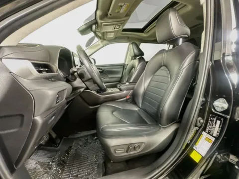 More photos of 2022 Toyota Highlander XLE at AutoMax Marlborough, MA