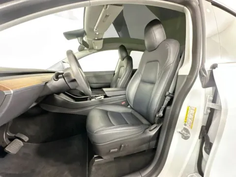 More photos of 2020 Tesla Model Y Long Range at AutoMax Marlborough, MA