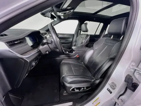 More photos of 2022 Jeep Grand Cherokee Overland 4xe at AutoMax Marlborough, MA