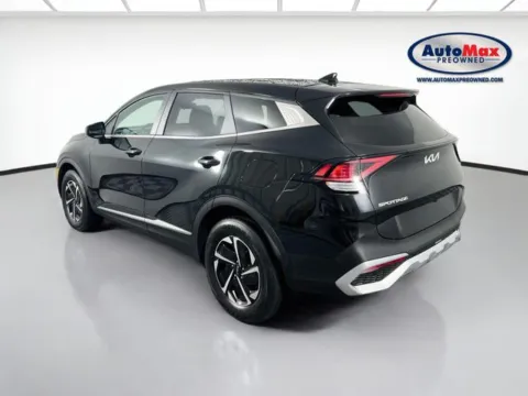 More photos of 2023 Kia Sportage Hybrid LX at AutoMax Marlborough, MA