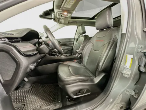 More photos of 2022 Jeep Compass Trailhawk at AutoMax Marlborough, MA