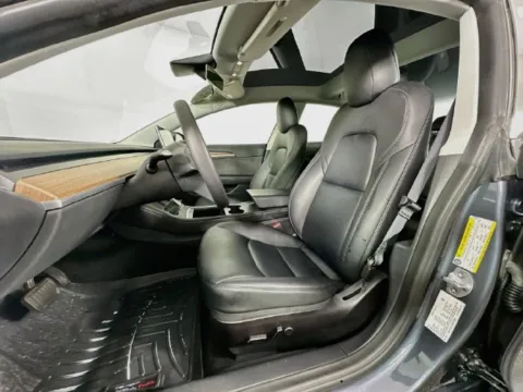 More photos of 2022 Tesla Model 3 Long Range at AutoMax Marlborough, MA