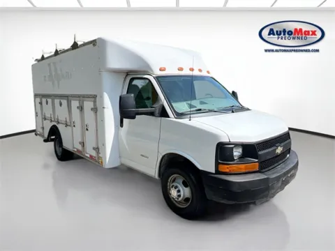 White 2011 Chevrolet Express 4500 for sale in Marlborough, MA