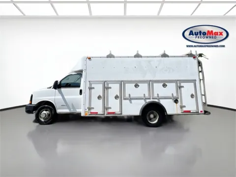 More photos of 2011 Chevrolet Express 4500 at AutoMax Marlborough, MA