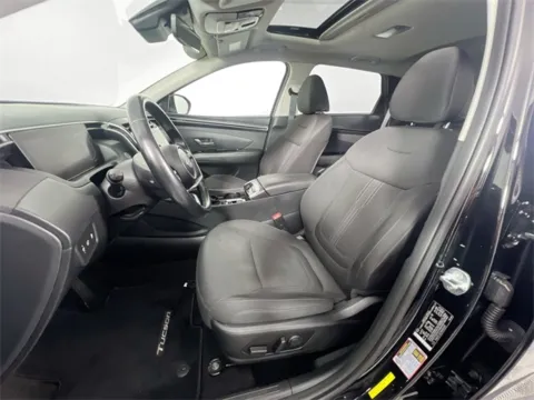 More photos of 2022 Hyundai Tucson SEL at AutoMax Marlborough, MA