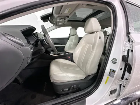 More photos of 2022 Hyundai Sonata Limited at AutoMax Marlborough, MA