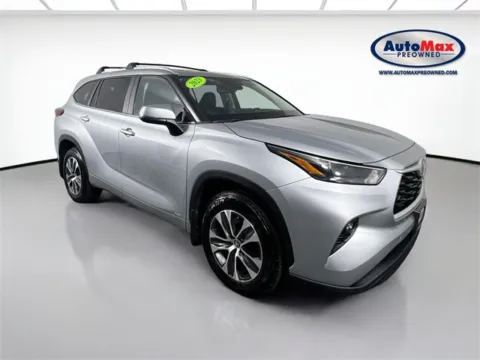 Silver 2023 Toyota Highlander Hybrid XLE for sale in Marlborough, MA