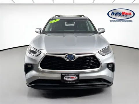 More photos of 2023 Toyota Highlander Hybrid XLE at AutoMax Marlborough, MA