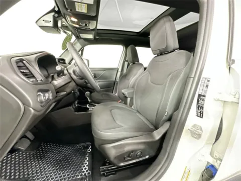 More photos of 2022 Jeep Renegade Altitude at AutoMax Marlborough, MA