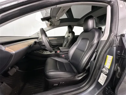 More photos of 2021 Tesla Model 3 Long Range at AutoMax Marlborough, MA