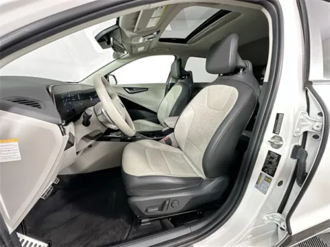 More photos of 2023 Kia Niro EV Wave at AutoMax Marlborough, MA