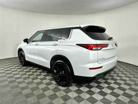 More photos of 2023 Mitsubishi Outlander SE at AutoMax Marlborough, MA