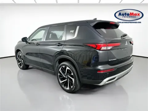 More photos of 2023 Mitsubishi Outlander SE at AutoMax Marlborough, MA