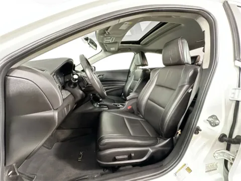 More photos of 2018 Acura ILX at AutoMax Marlborough, MA