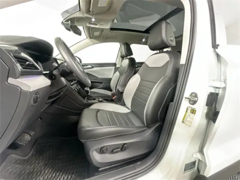 More photos of 2022 Volkswagen Taos 1.5T SEL at AutoMax Marlborough, MA