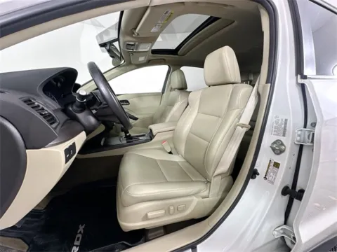 More photos of 2017 Acura RDX at AutoMax Marlborough, MA