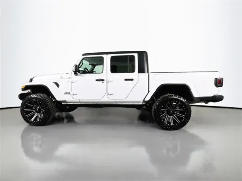 Photos of 2023 Jeep Gladiator Overland for sale in Bel Air, MD at Superior Motor Company