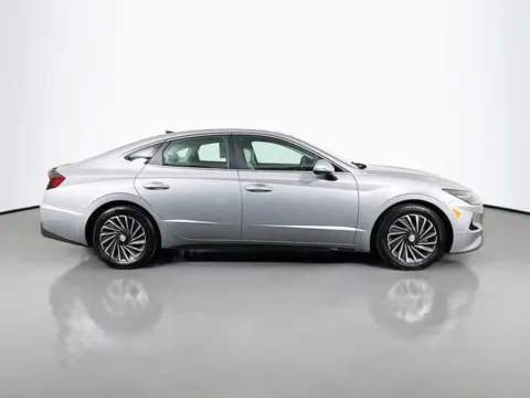 More photos of 2023 Hyundai Sonata Hybrid Limited at Superior Motor Company, MD