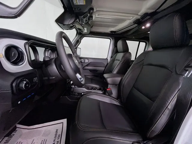 2025 Jeep Wrangler 4xe Sahara 4XE - Photo 15