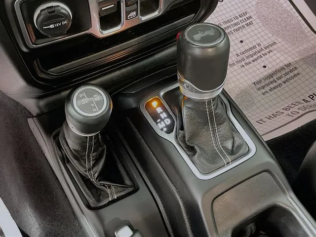 2022 Jeep Wrangler Unlimited Sahara 4XE - Photo 25