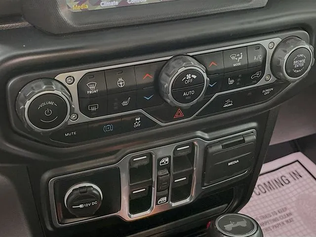 2022 Jeep Wrangler Unlimited Sahara 4XE - Photo 23