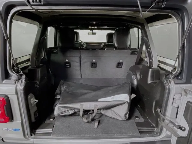 2022 Jeep Wrangler Unlimited Sahara 4XE - Photo 30