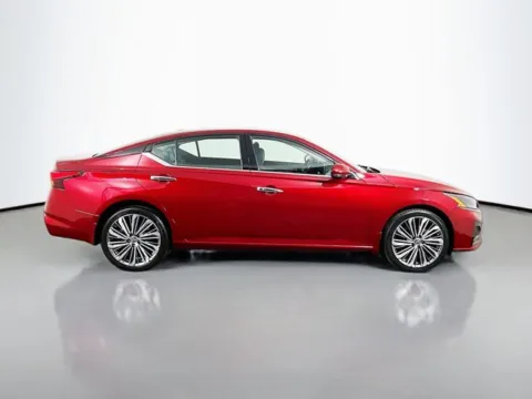 More photos of 2023 Nissan Altima 2.5 SL at Superior Motor Company, MD