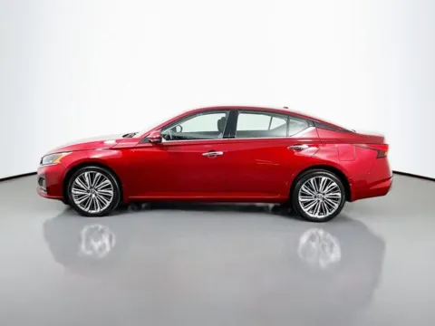 Photos of 2023 Nissan Altima 2.5 SL for sale in Bel Air, MD at Superior Motor Company
