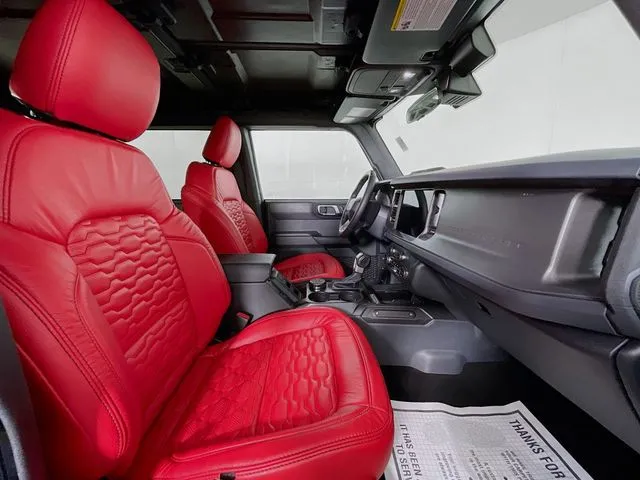 Ford Bronco photo 17
