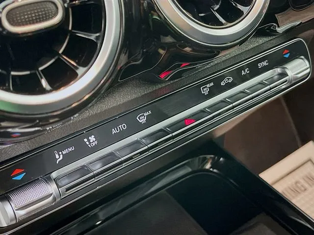 Mercedes-Benz GLB photo 23